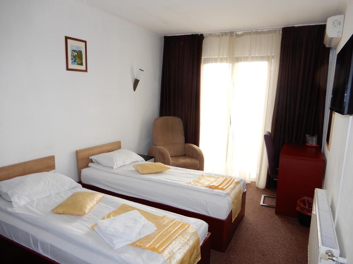 Rhc Royal Hotel Oradea Exterior photo