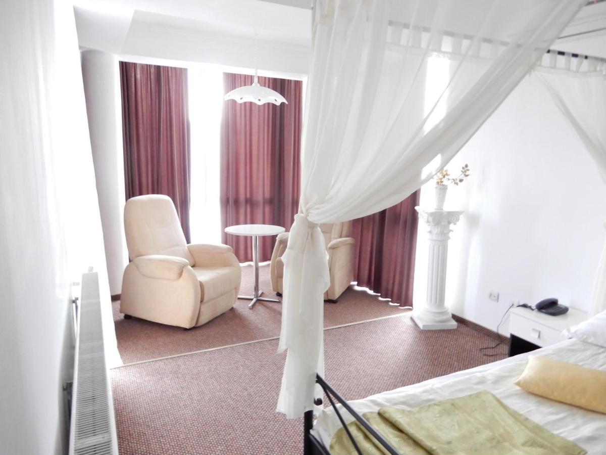 Rhc Royal Hotel Oradea Exterior photo
