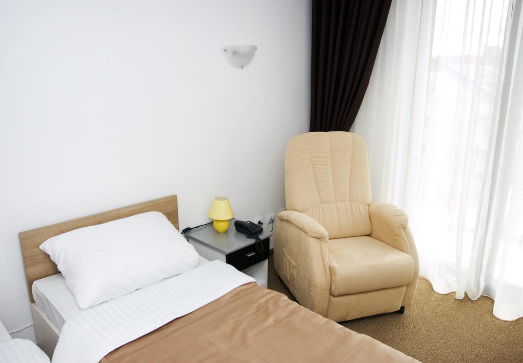 Rhc Royal Hotel Oradea Room photo