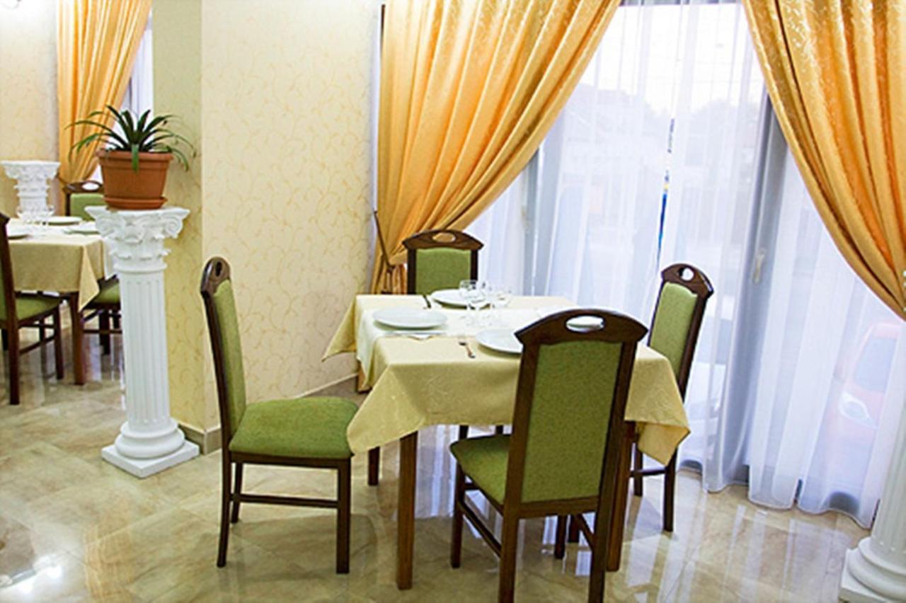 Rhc Royal Hotel Oradea Exterior photo