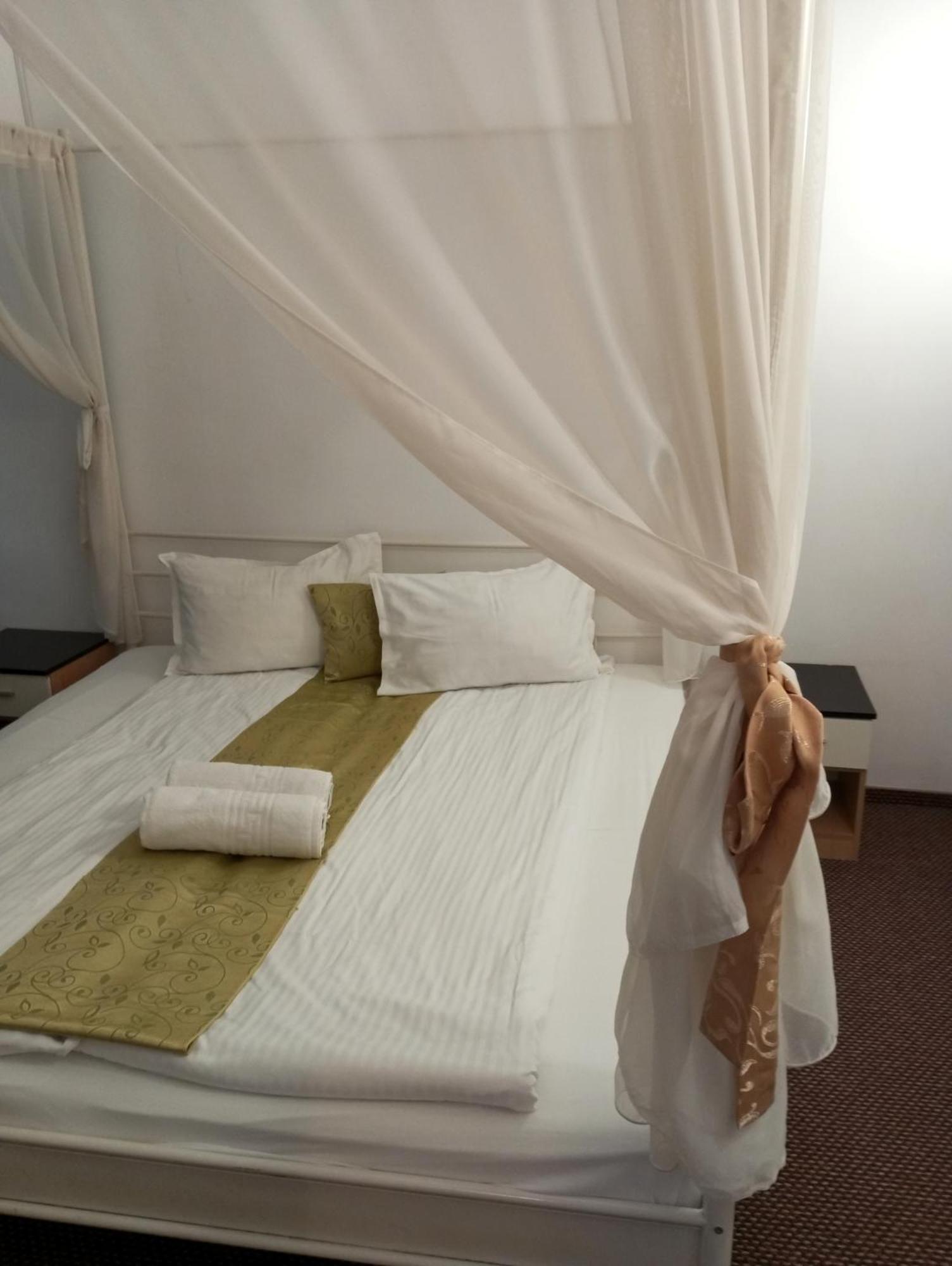 Rhc Royal Hotel Oradea Exterior photo
