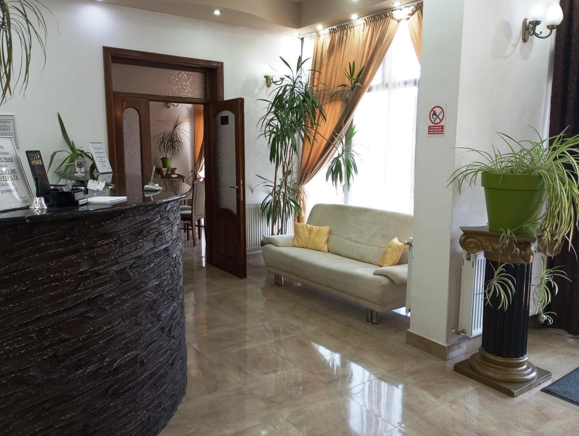 Rhc Royal Hotel Oradea Exterior photo
