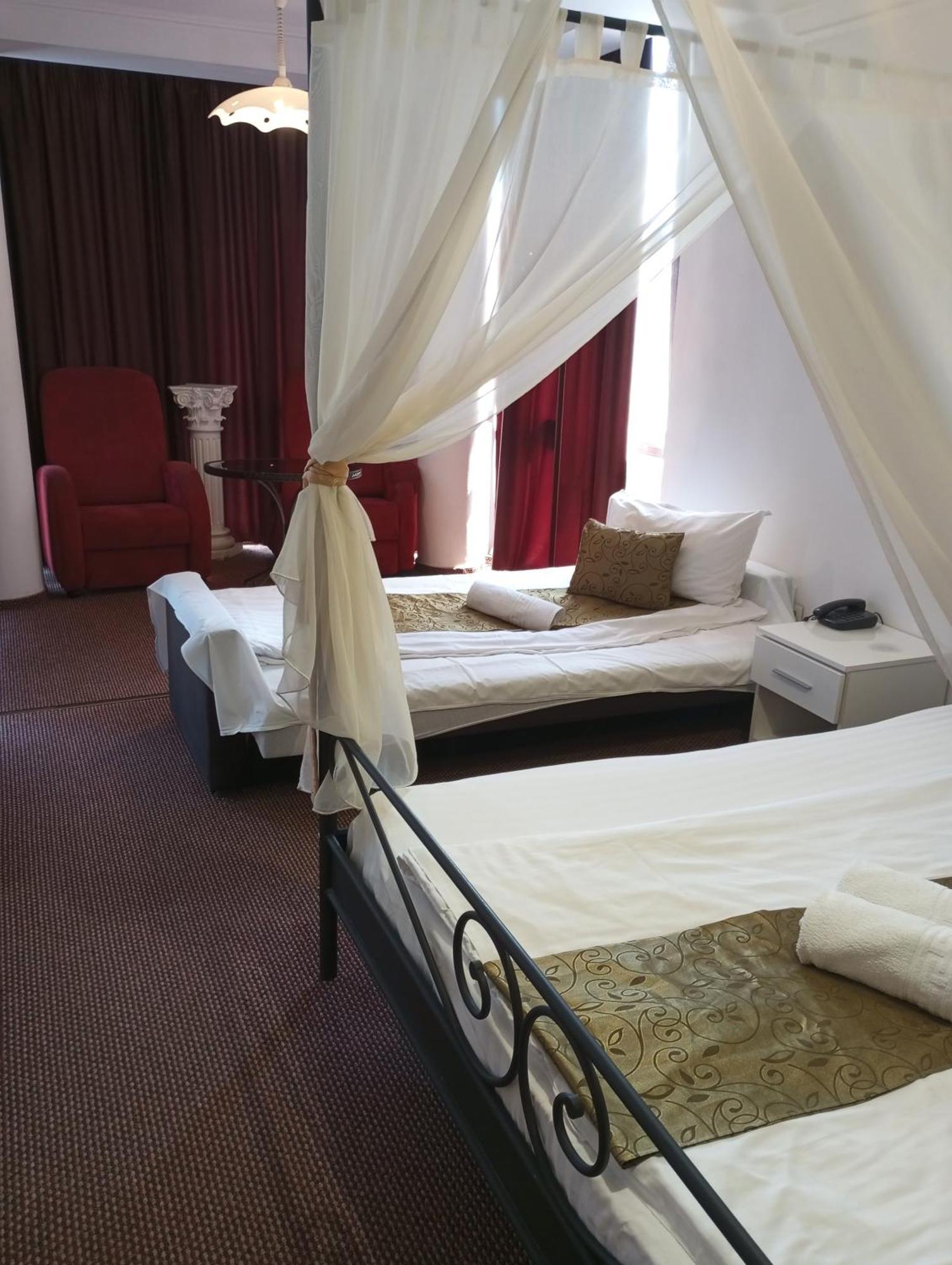 Rhc Royal Hotel Oradea Exterior photo