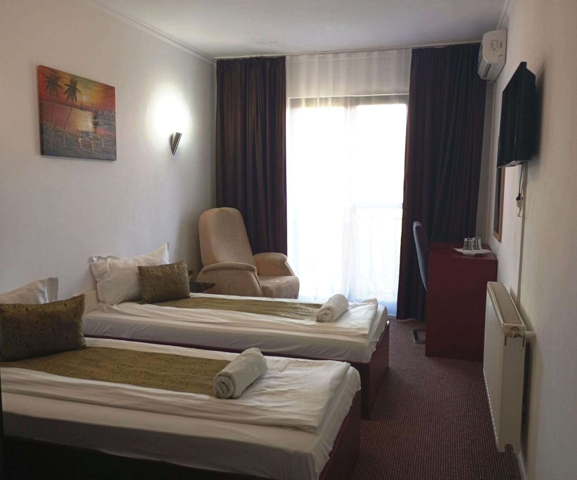 Rhc Royal Hotel Oradea Exterior photo