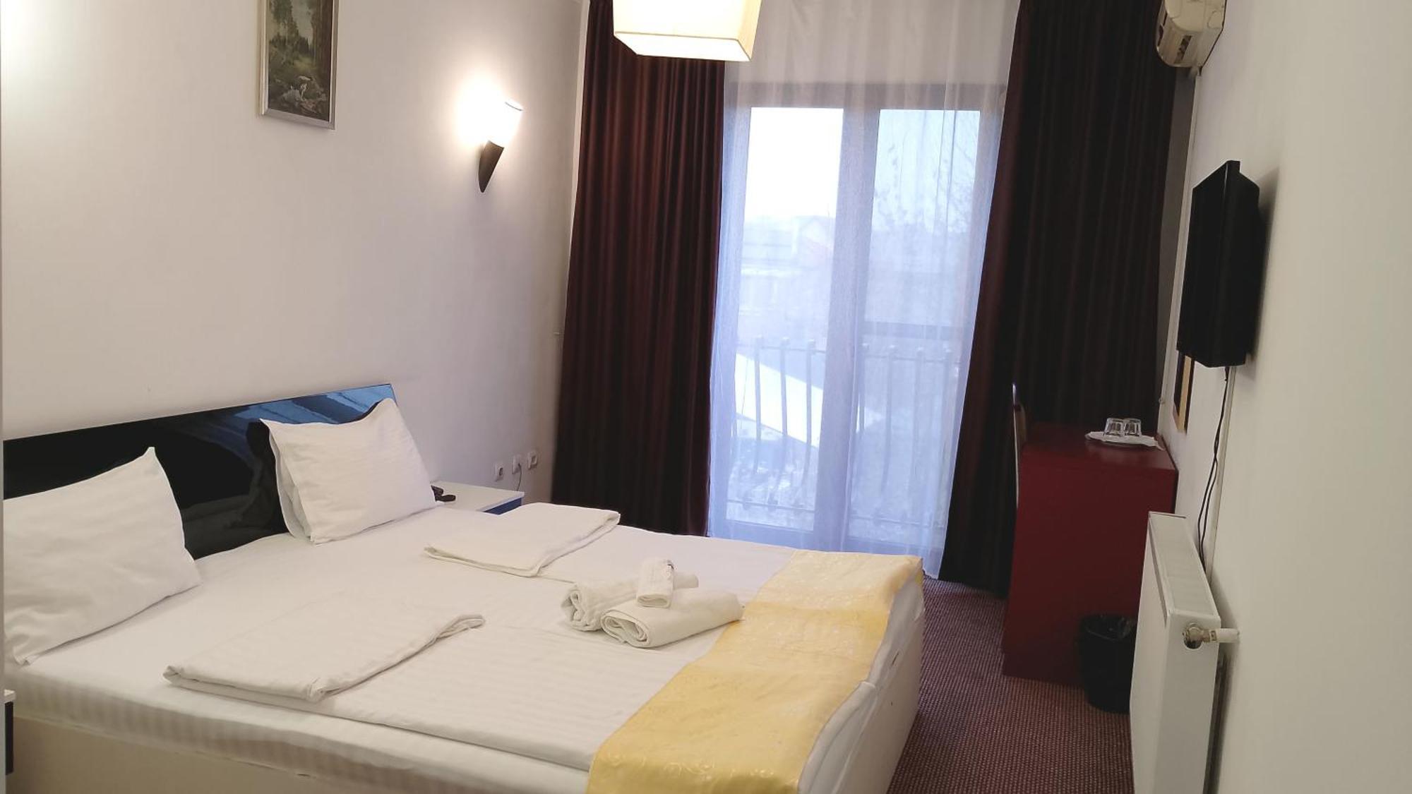Rhc Royal Hotel Oradea Exterior photo