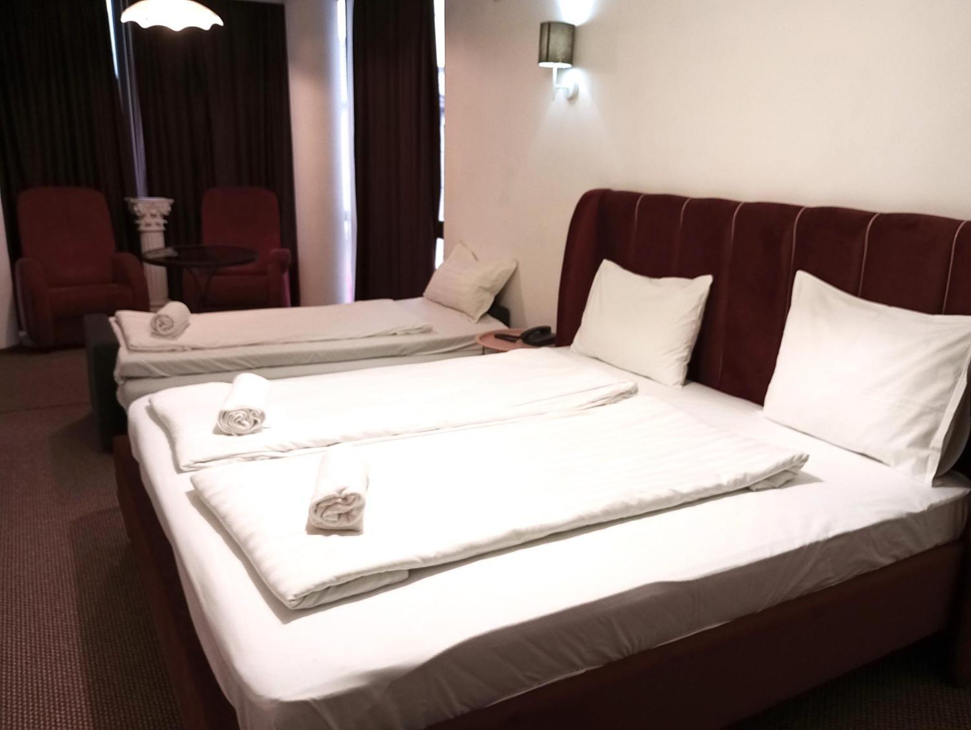 Rhc Royal Hotel Oradea Exterior photo