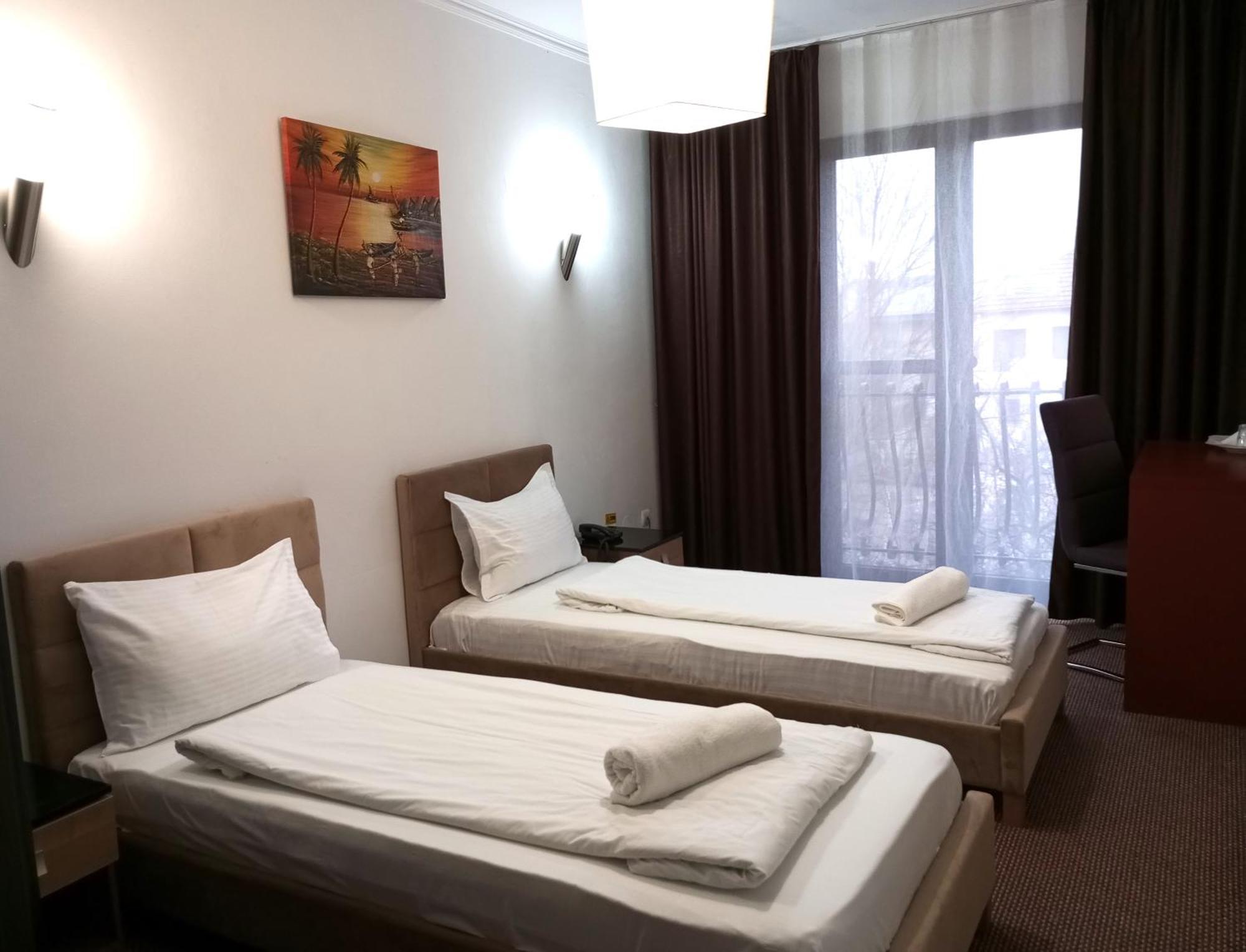 Rhc Royal Hotel Oradea Exterior photo